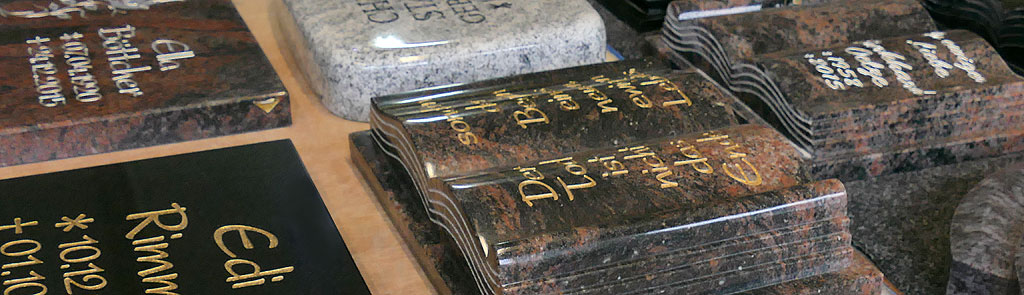 Inschrift MEMORUM Grabmale